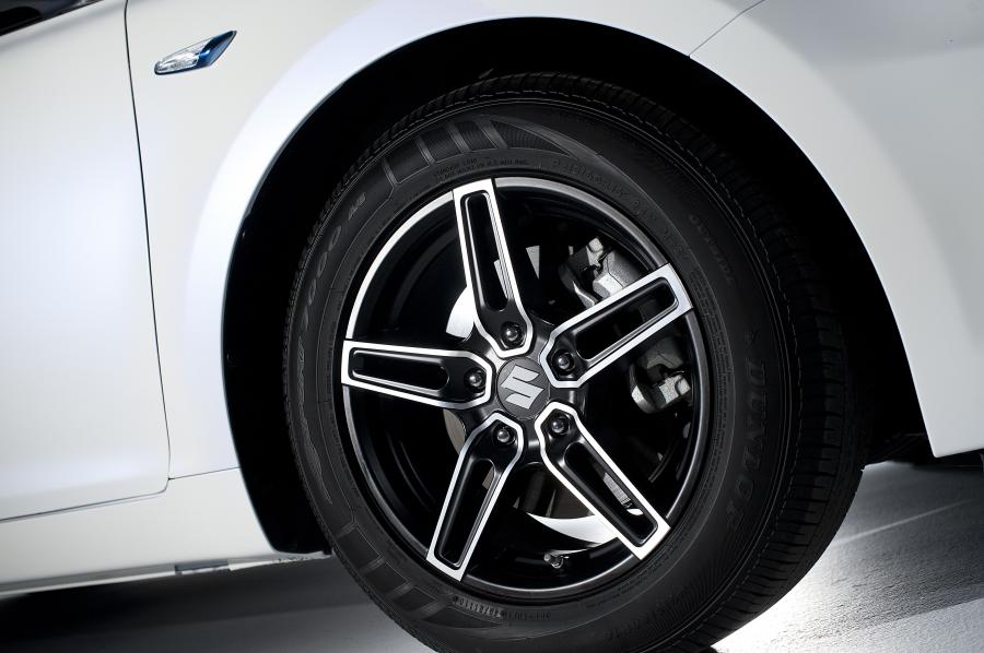  Suzuki Kizashi EcoCharge Concept 2011 года  (фото 16 из 20)